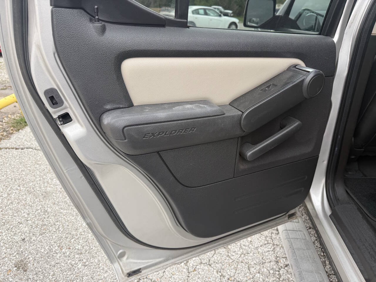Used 2007 Ford Explorer Sport Trac Limited AWD/4WD image 9