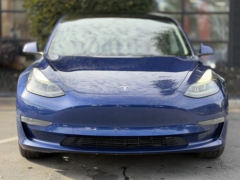 Used 2022 Tesla Model 3 Standard Range image 3