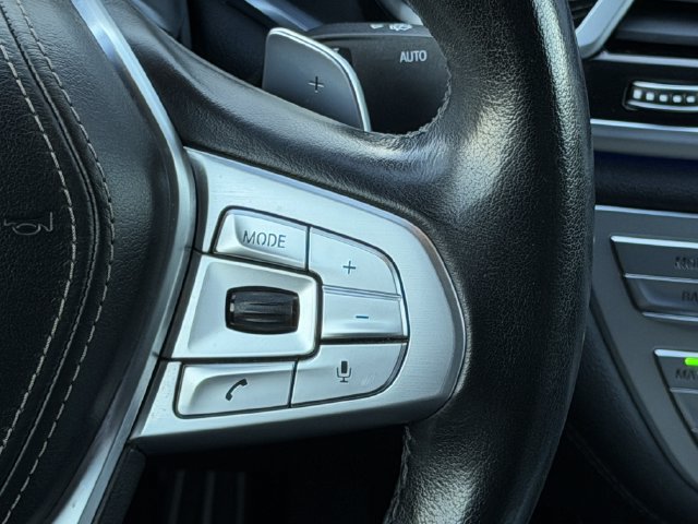 Used 2018 BMW 750i xDrive AWD/4WD image 18