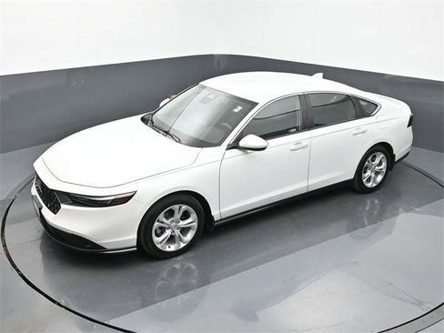 Used 2023 Honda Accord LX image 15