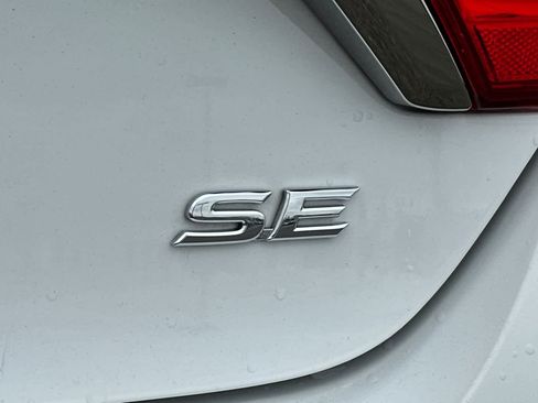 Used 2017 Toyota Camry SE image 30