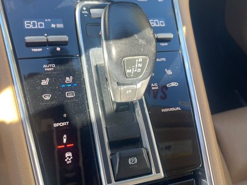 Used 2018 Porsche Panamera RWD image 12