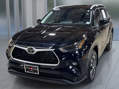 Used 2025 Toyota Highlander XLE AWD/4WD image 1