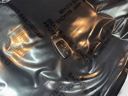 Used 2022 Mercedes-Benz GLB 250 w/ Premium Package Lite image 81