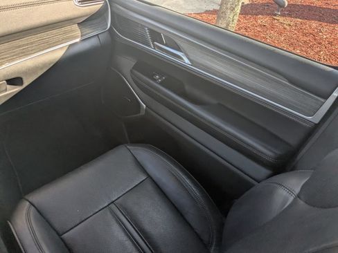 Used 2024 Jeep Wagoneer L Series II w/ Flexible Seating Group AWD/4WD image 22
