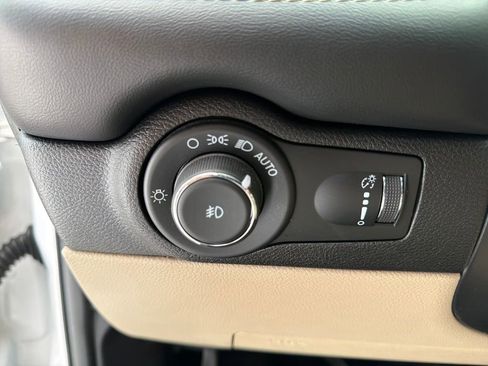 Used 2021 Dodge Durango SXT image 24