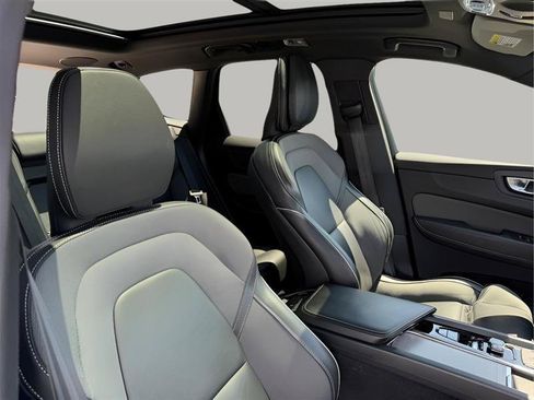 Used 2021 Volvo XC60 T5 R-Design w/ Advanced Package FWD image 30