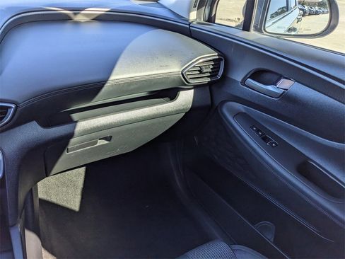 Used 2020 Hyundai Santa Fe SE image 18