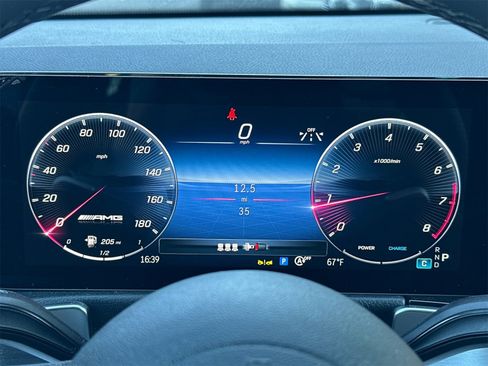 Used 2024 Mercedes-Benz GLB 35 AMG 4MATIC image 29