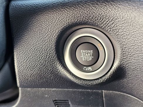 New 2026 Chrysler Voyager LX image 13