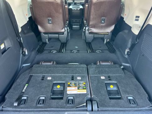 Certified 2023 Toyota Sienna Platinum FWD image 20