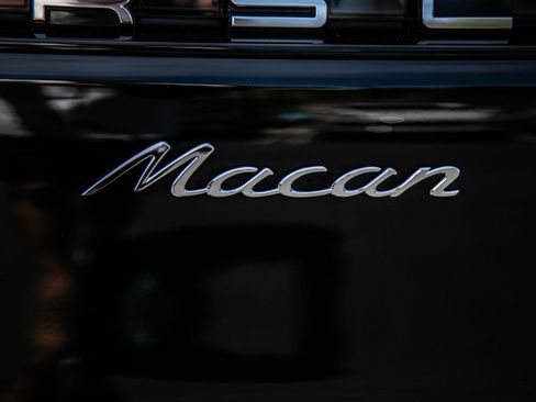 Certified 2026 Porsche Macan AWD/4WD image 27