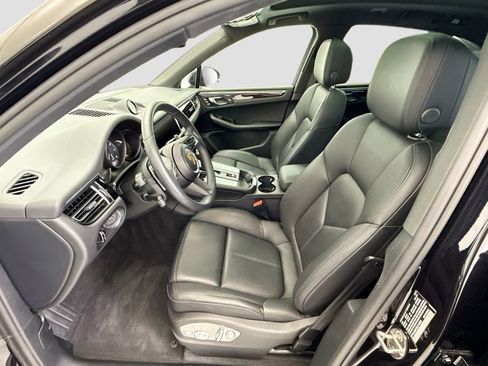 Certified 2025 Porsche Macan AWD/4WD image 5