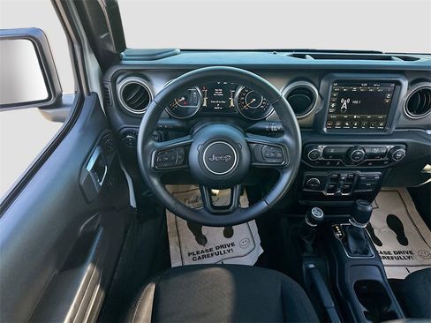 Used 2021 Jeep Gladiator Willys image 21