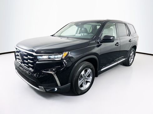Used 2025 Honda Pilot EX-L image 3
