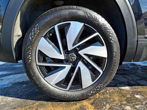 Used 2025 Volkswagen Atlas SE image 9