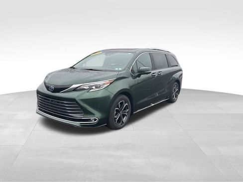 Used 2025 Toyota Sienna Platinum image 1