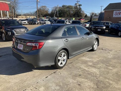 Used 2012 Toyota Camry SE image 3