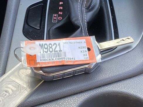 Used 2022 Kia Niro LX image 12