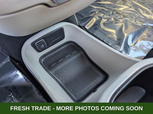 Used 2024 Chrysler Pacifica Touring-L image 30