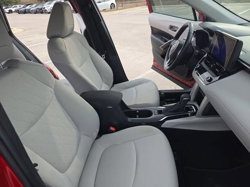 Used 2023 Toyota Corolla Cross LE image 10