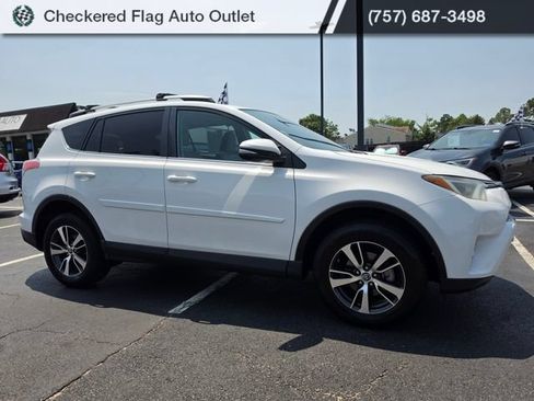 Used 2017 Toyota RAV4 XLE AWD/4WD image 10