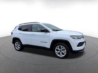 Used 2025 Jeep Compass Latitude video 2