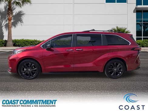Used 2022 Toyota Sienna XSE image 9