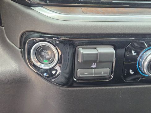 Used 2025 GMC Sierra 1500 SLT AWD/4WD image 28
