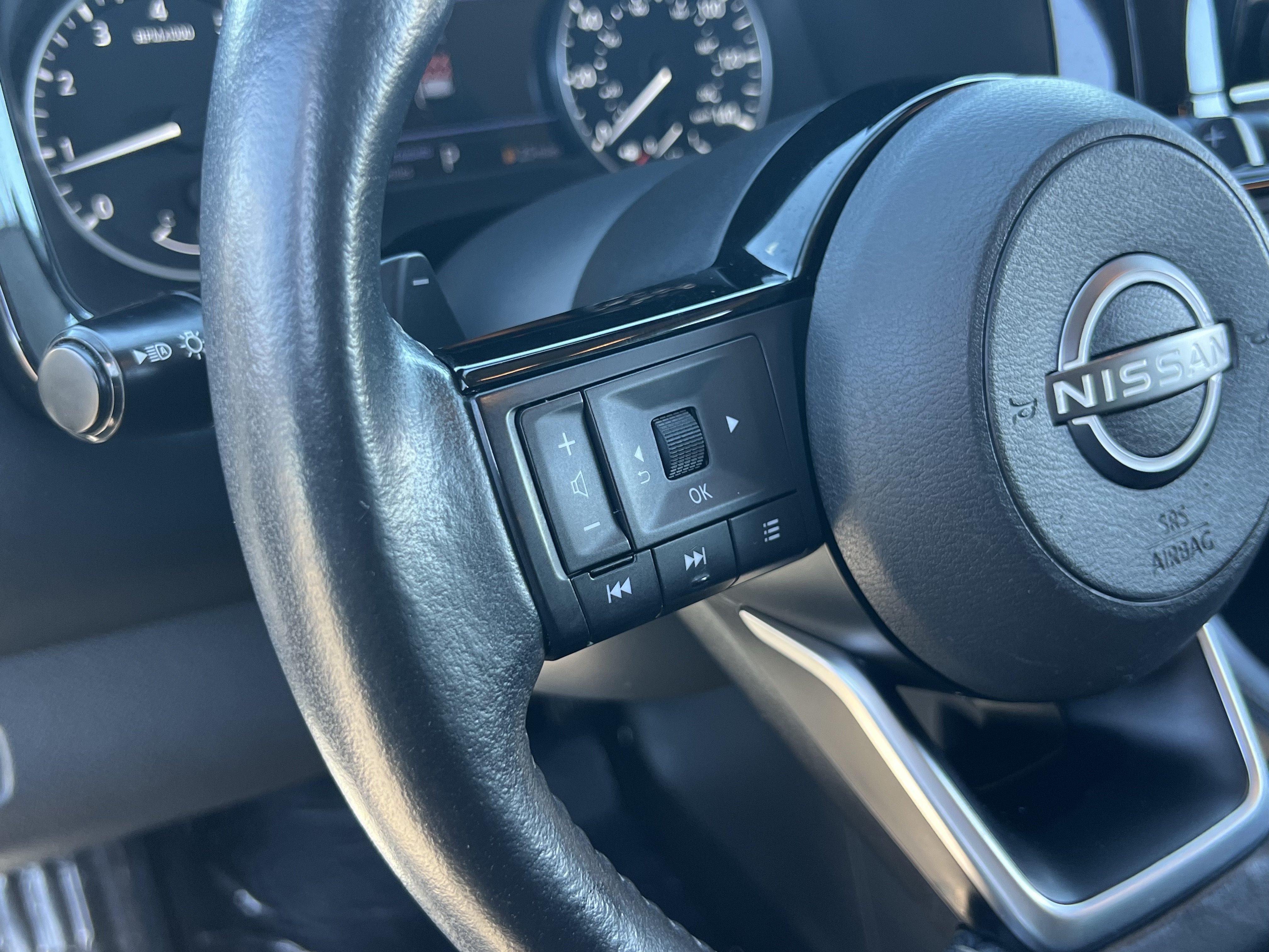 Used 2022 Nissan Pathfinder SL FWD image 23