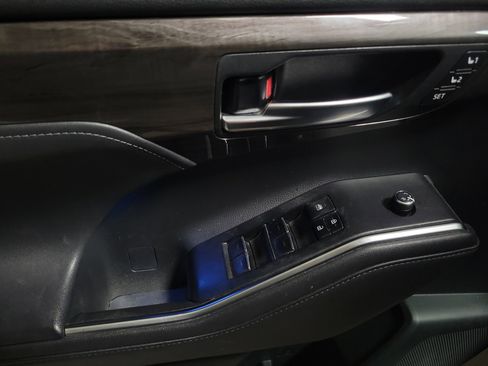 Used 2020 Toyota Highlander Limited image 21