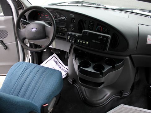 Used 2006 Ford E-350 and Econoline 350 Super Duty image 11