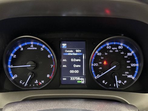 Used 2018 Toyota RAV4 XLE FWD image 25