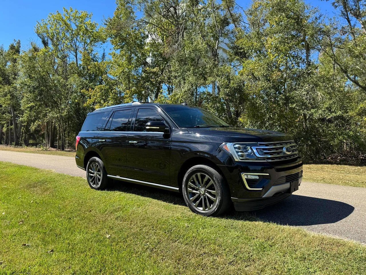 Used 2021 Ford Expedition Limited AWD/4WD image 3