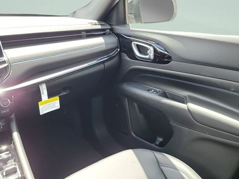 New 2026 Jeep Compass Latitude AWD/4WD image 16