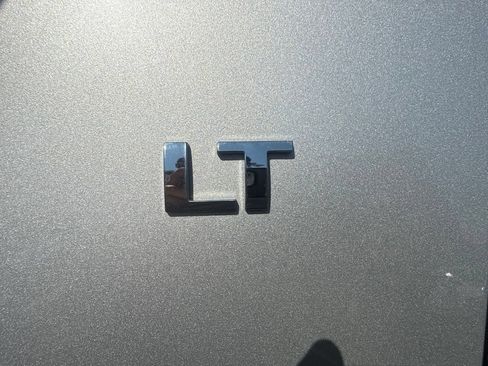 Used 2011 Chevrolet Suburban LT AWD/4WD image 8