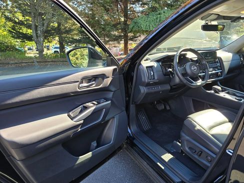 Used 2024 Nissan Pathfinder SL w/ SL Premium Package AWD/4WD image 7