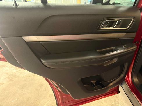 Used 2019 Ford Explorer XLT w/ Equipment Group 201A AWD/4WD image 22