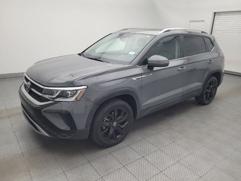 Used 2022 Volkswagen Taos SEL w/ Panoramic Sunroof Package FWD image 2