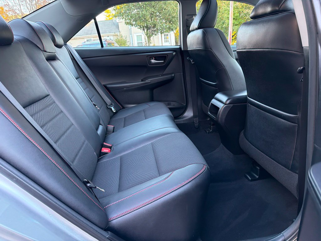 Used 2017 Toyota Camry SE w/ Moonroof Package FWD image 28