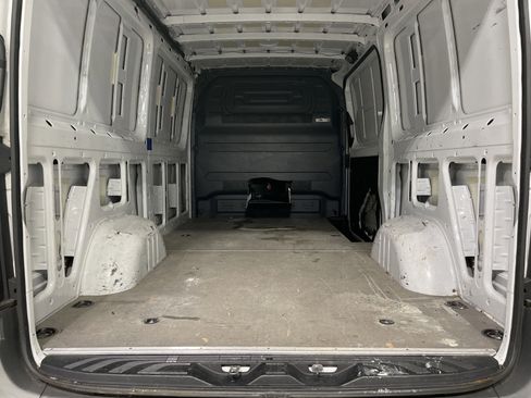 Used 2019 Mercedes-Benz Sprinter 144 image 25