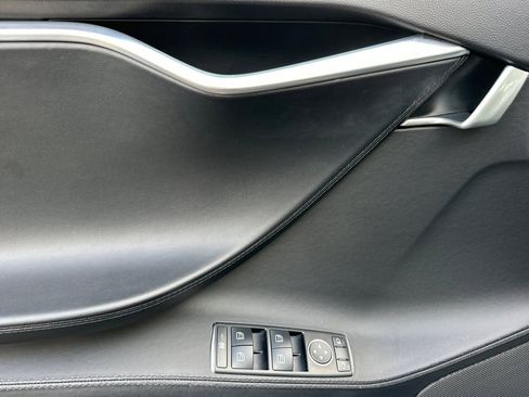 Used 2013 Tesla Model S Performance image 10