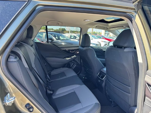 Used 2025 Subaru Outback Onyx Edition AWD/4WD image 12