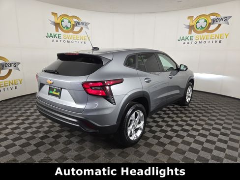 Certified 2024 Chevrolet Trax LS w/ LS Convenience Package FWD image 9