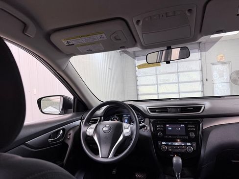 Used 2016 Nissan Rogue SV FWD image 25