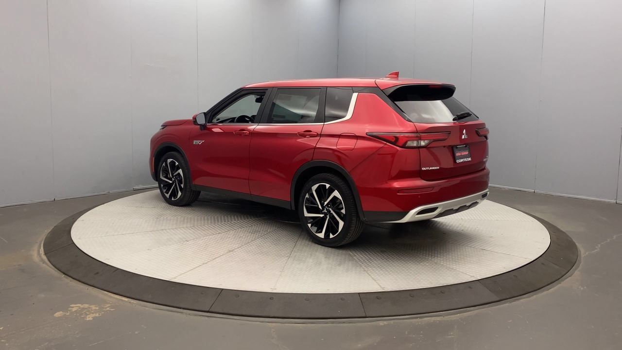 Used 2023 Mitsubishi Outlander SE AWD/4WD image 3