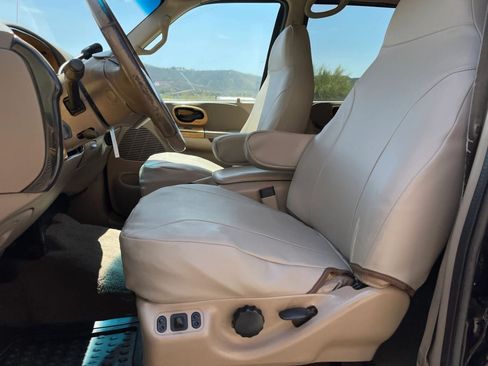 Used 2001 Ford F150 Lariat AWD/4WD image 15