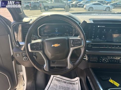Used 2024 Chevrolet Silverado 2500 LTZ w/ LTZ Convenience Package AWD/4WD image 17
