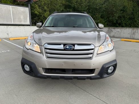 Used 2014 Subaru Outback 2.5i Premium w/ Moonroof Package AWD/4WD image 3