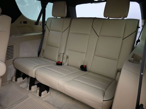 Used 2024 Cadillac Escalade ESV Premium Luxury image 16